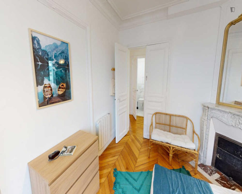 Nice double bedroom in Quinze-Vingts