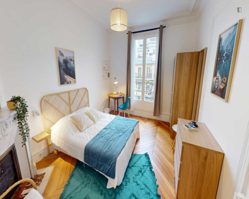 Nice double bedroom in Quinze-Vingts