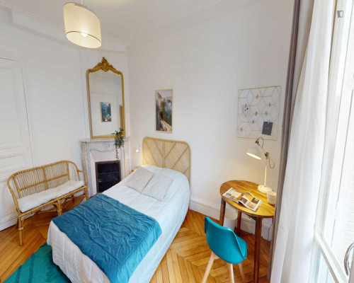 Nice double bedroom in Quinze-Vingts