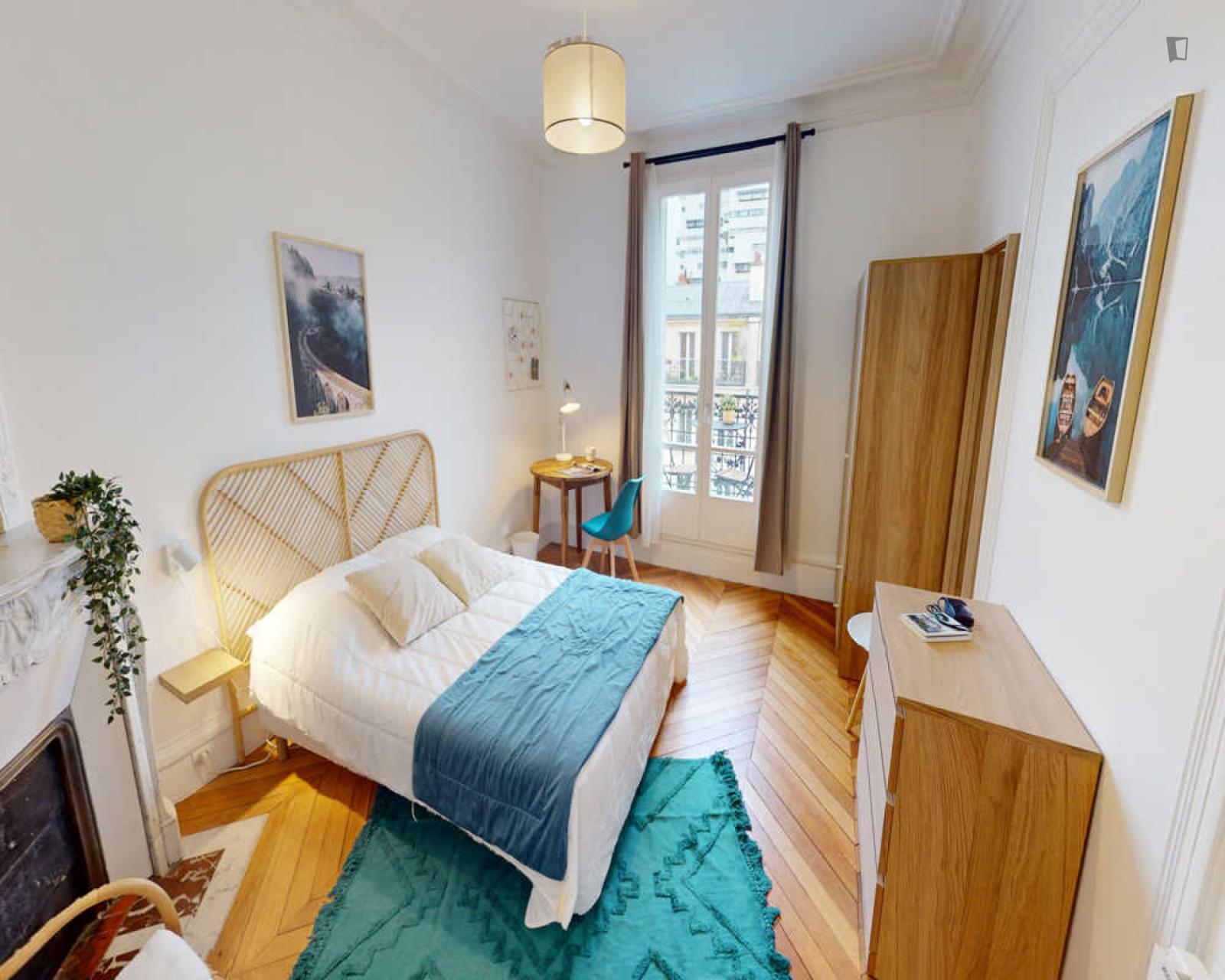 Nice Double Bedroom In Quinze-Vingts - 1