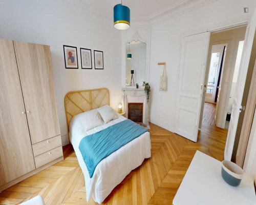 Pleasant double bedroom near Gare de Lyon