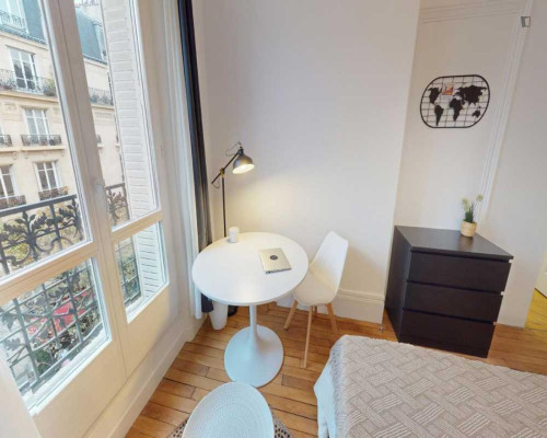 Very nice double bedroom near Gare de Lyon