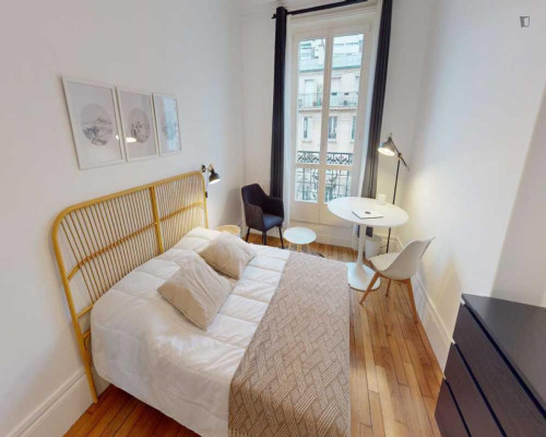Very nice double bedroom near Gare de Lyon