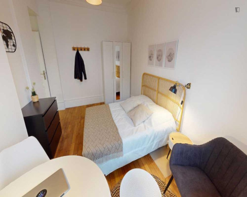 Very nice double bedroom near Gare de Lyon