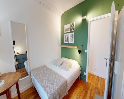 Inviting double bedroom near Gare de Lyon
