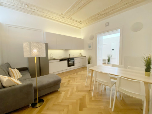 Große Neugasse, Vienna