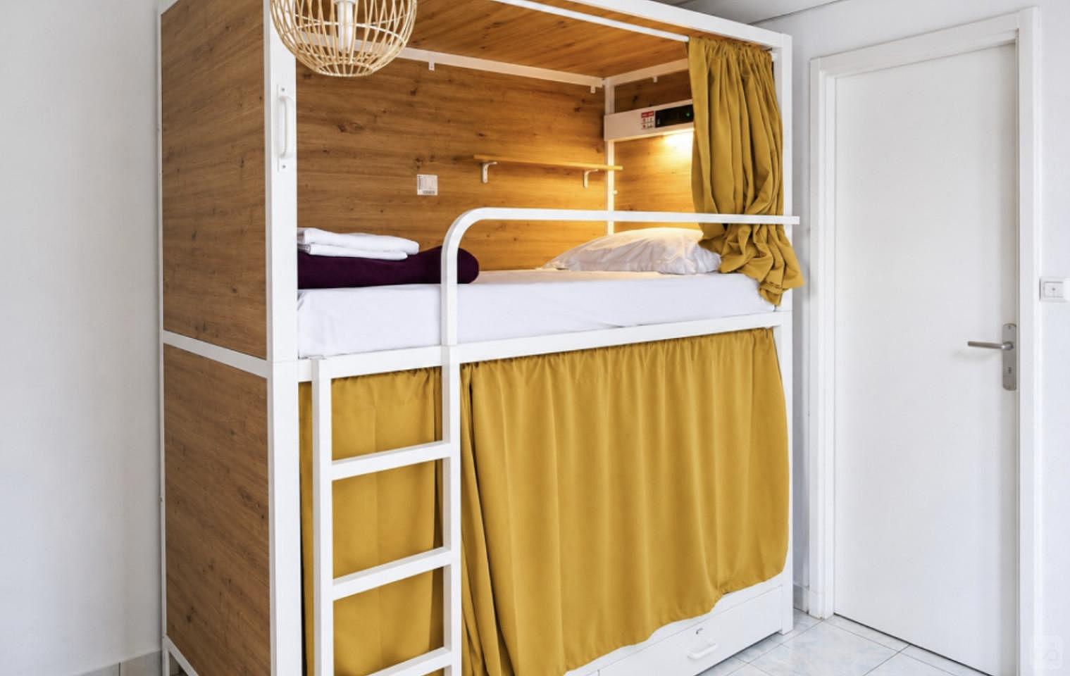 Bed In A 4-Bed Mixed Gender Room - 1
