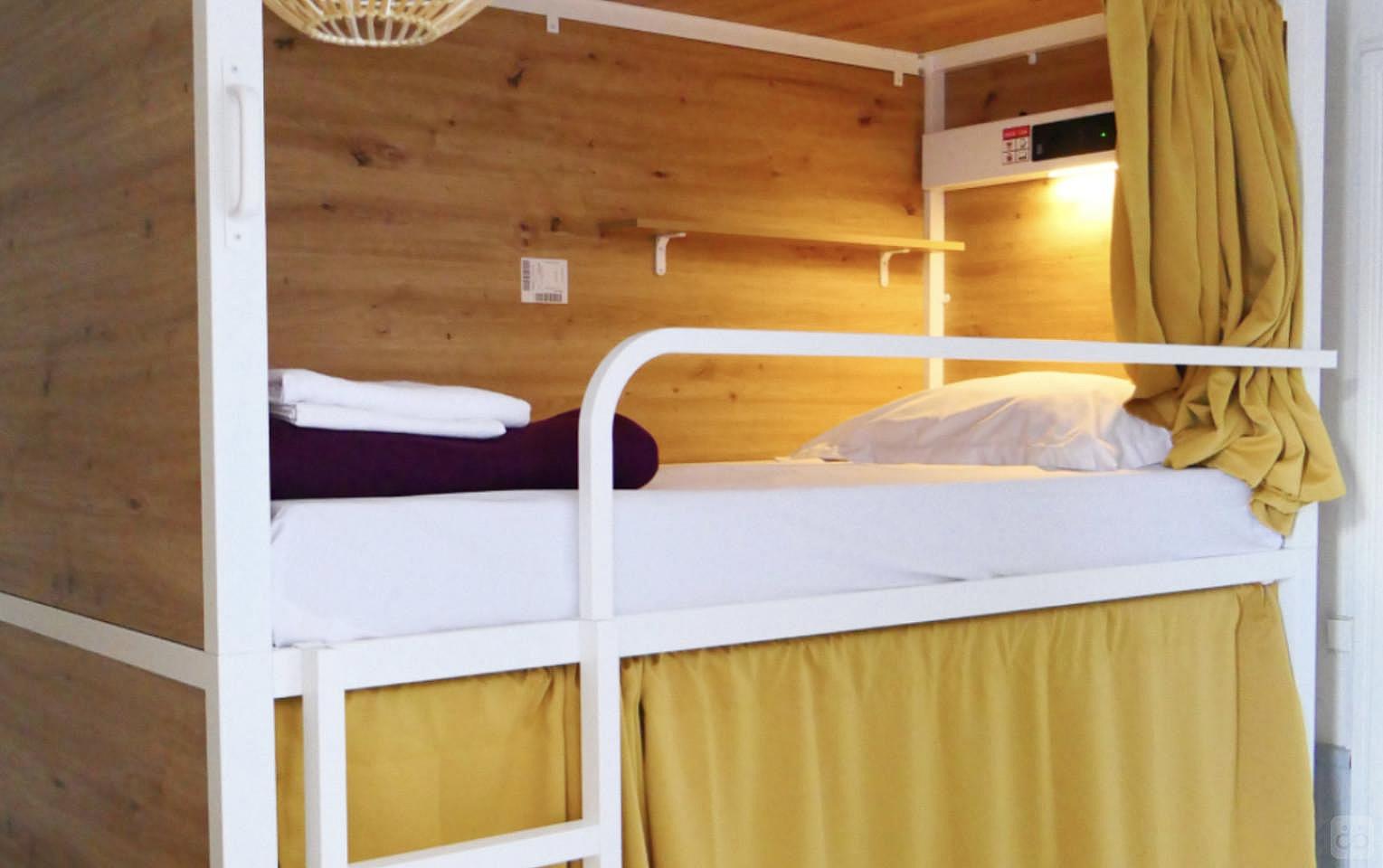 Bed In A 4-Bed Mixed Gender Room - 2