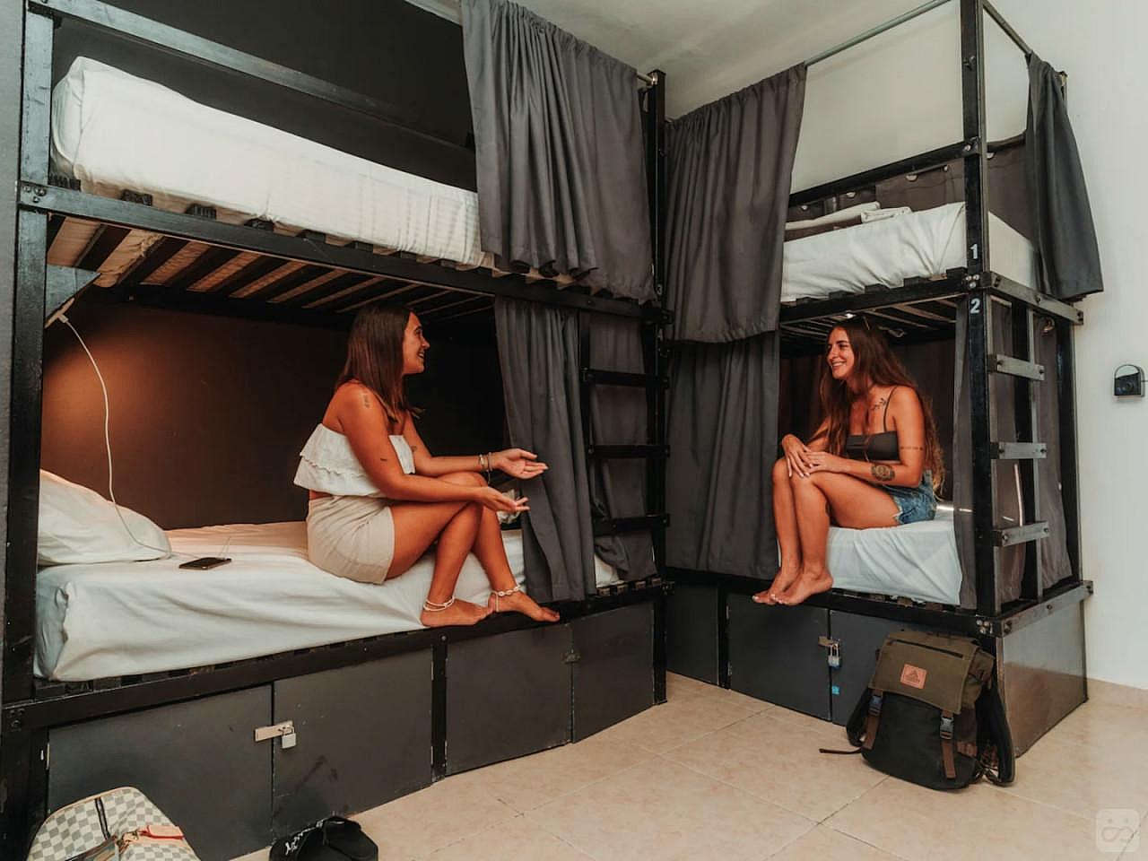 Bed In A 4-Bed Mixed Gender Room - 1