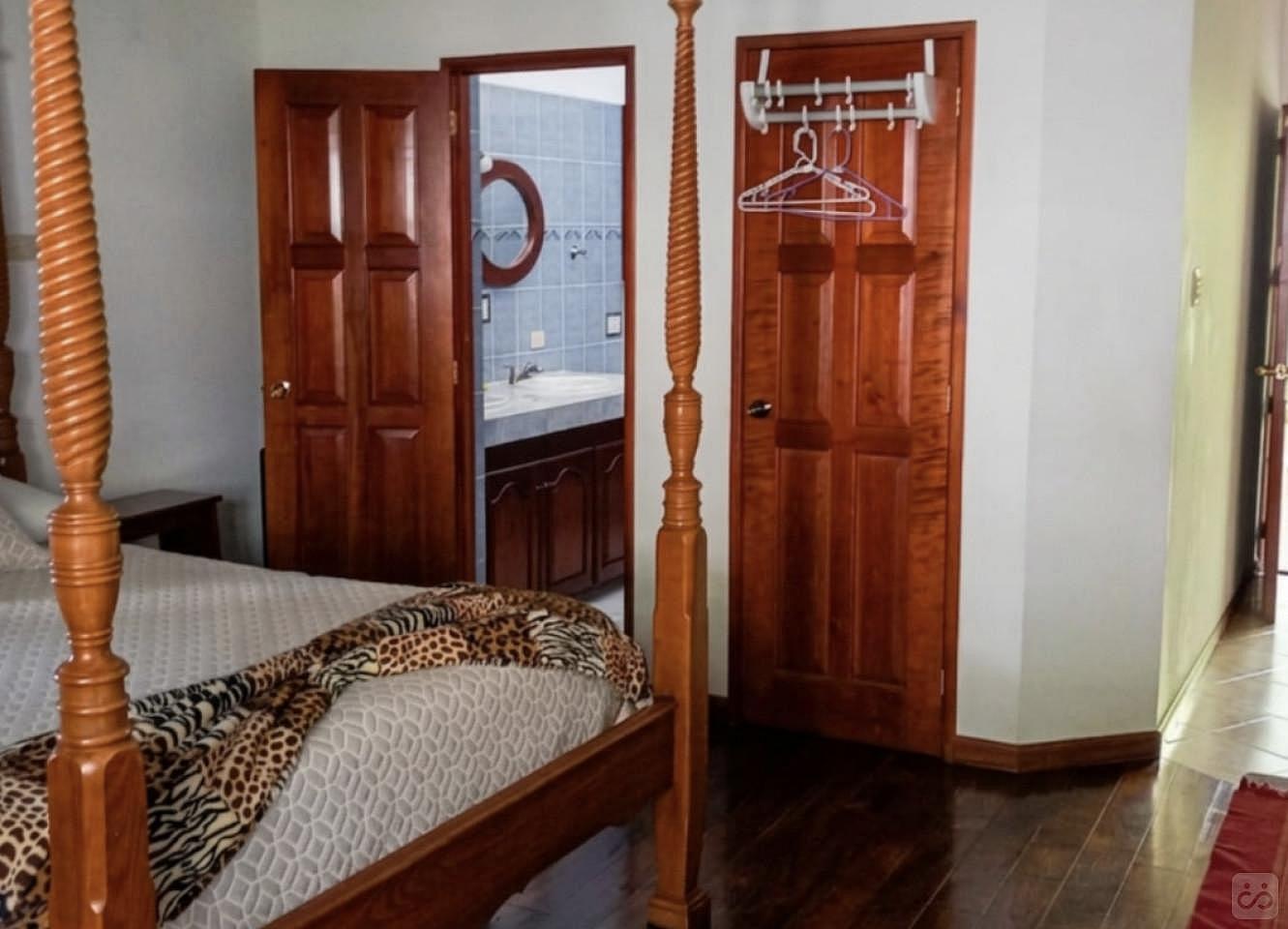 Private Premium Ensuite - 2