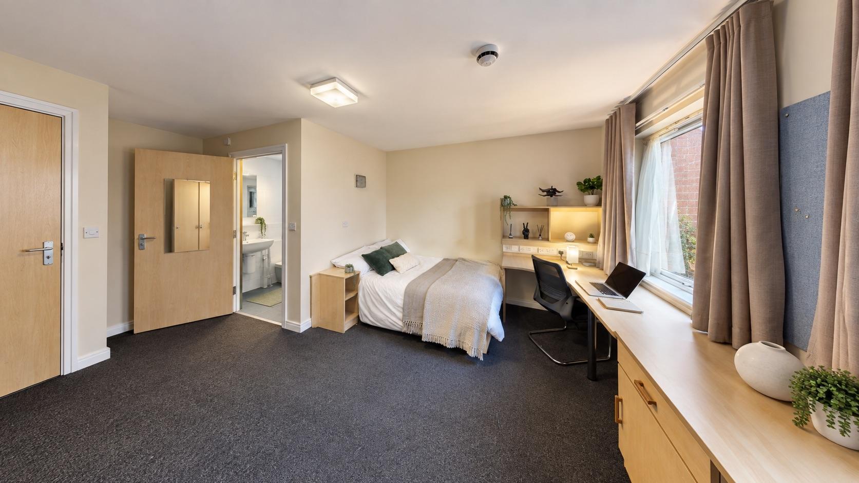 Deluxe Double En-Suite - 13