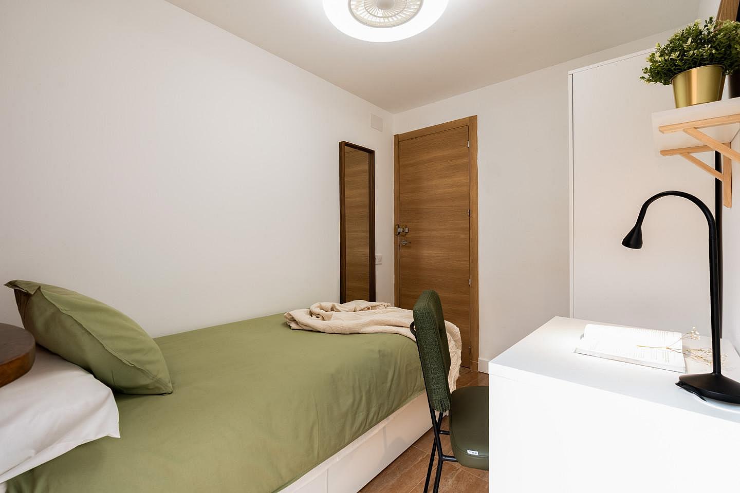 Nº1 Single Bed W/ Working Space - 3