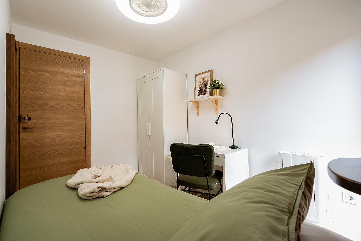 Nº1 Single Bed W/ Working Space - 2