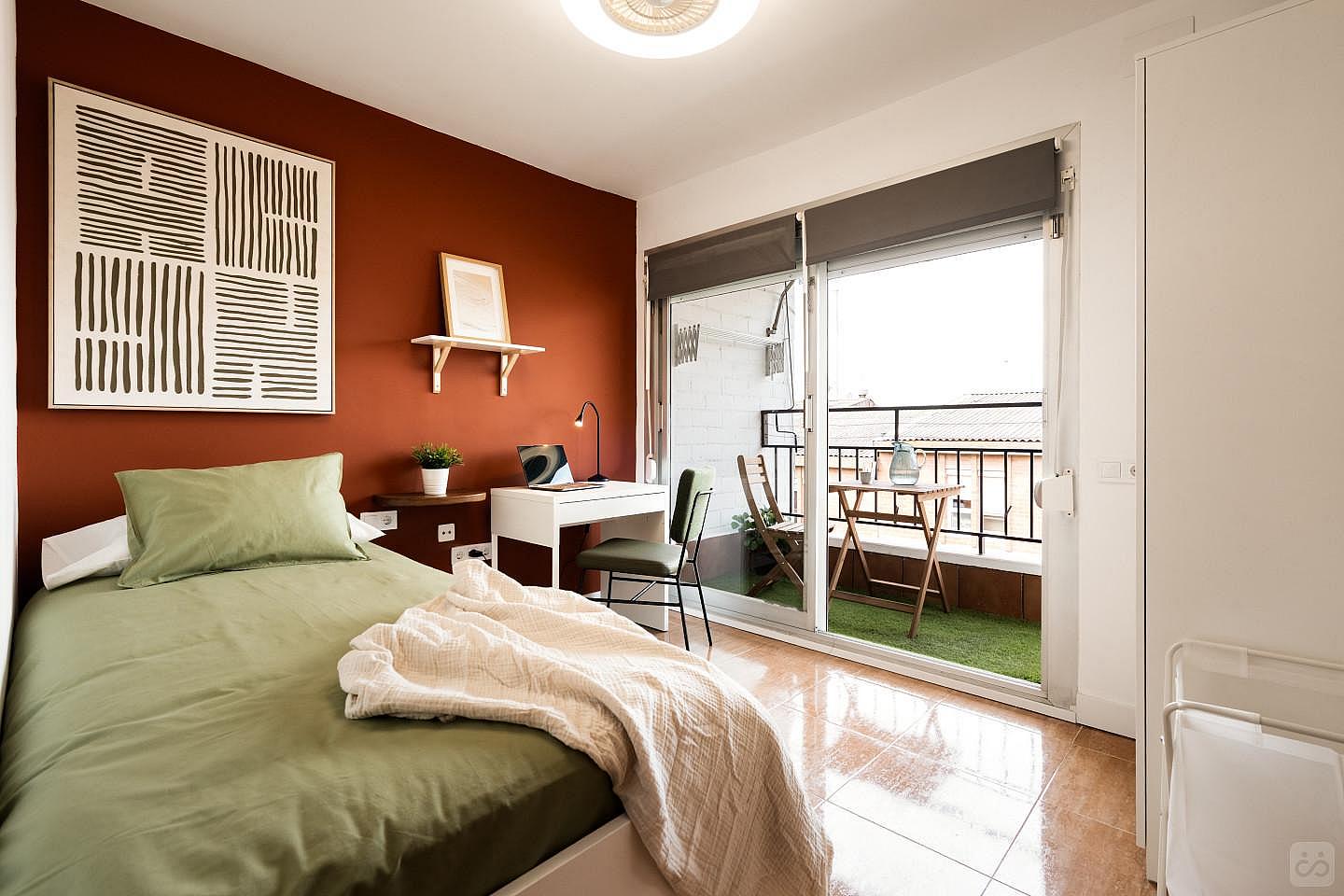 Nº5 Bright Single Bed W/ Balcony & Working Space - 8