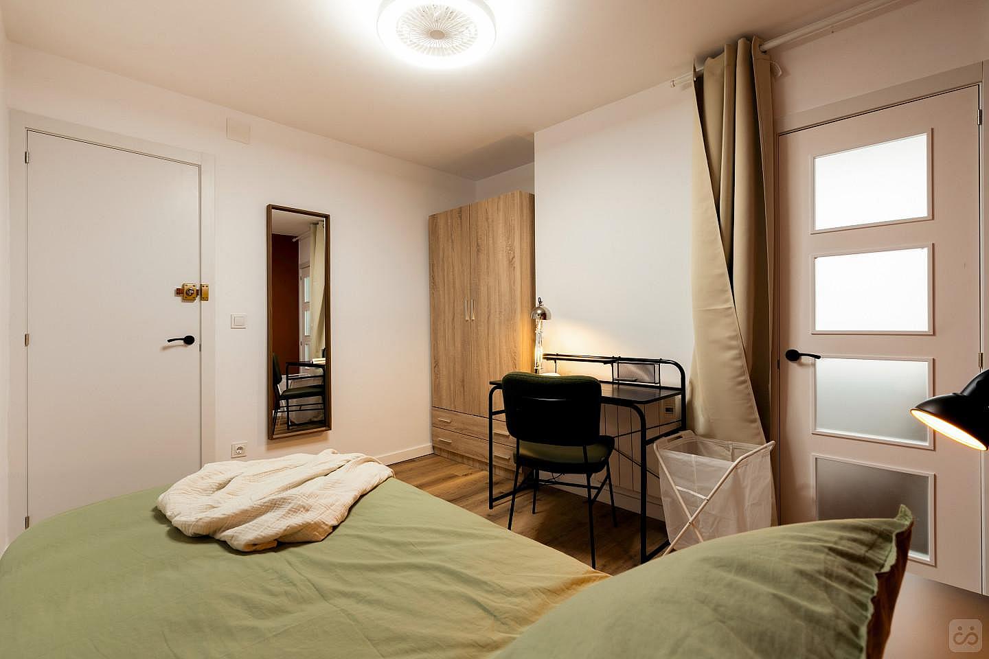 Nº2 Single Room W/ Working Space (interior) - 1
