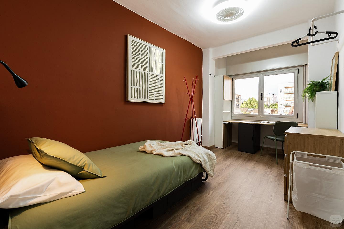 Nº1 Bright Twin-Bed W/ Working Space - 5