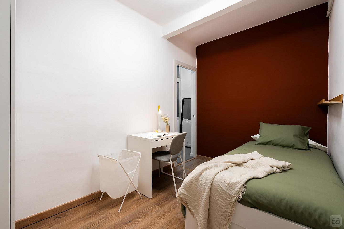 Nº4 Twin-Bed W/ Working Space - 5