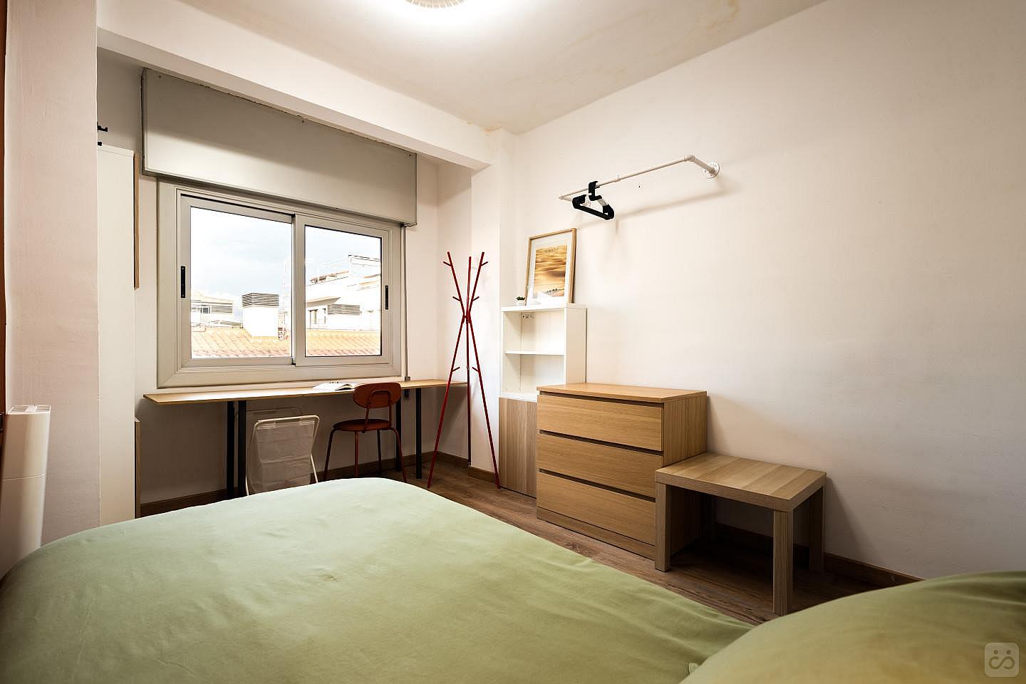 Nº2 Bright Twin-Bed W/ Working Space - 1