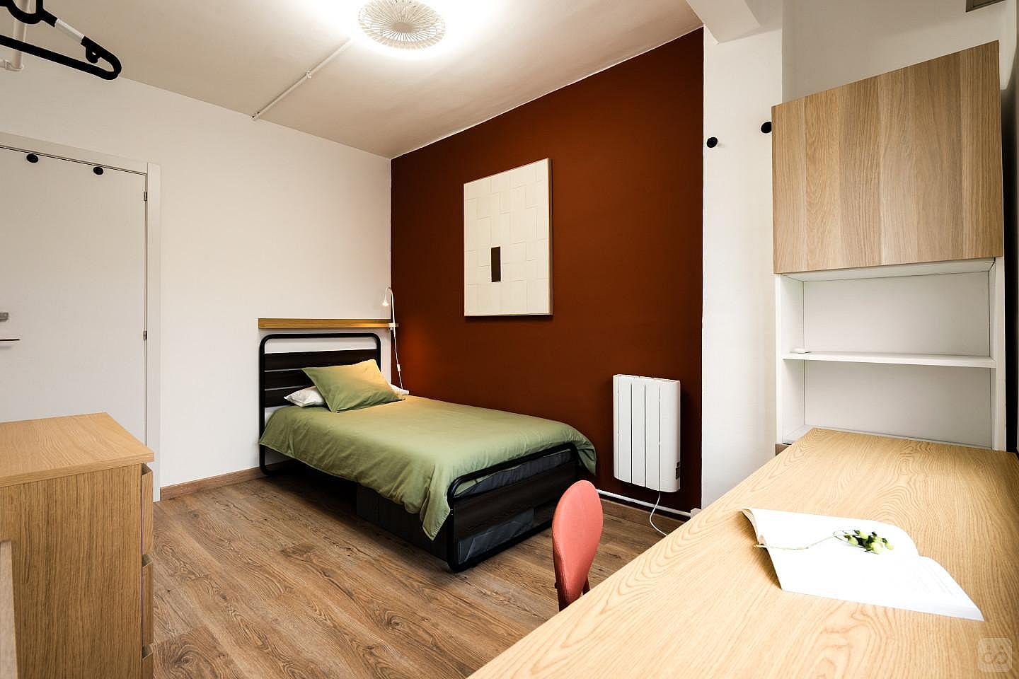 Nº2 Bright Twin-Bed W/ Working Space - 4