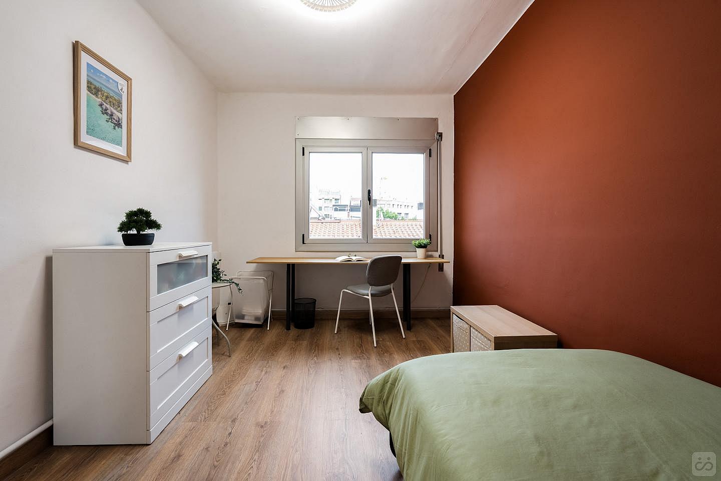 Nº3 Bright Twin-Bed W/ Working Space - 3