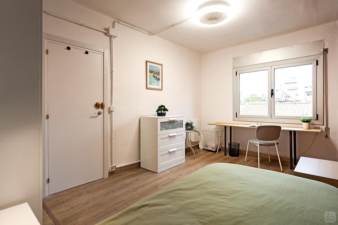 Nº3 Bright Twin-Bed W/ Working Space - 5