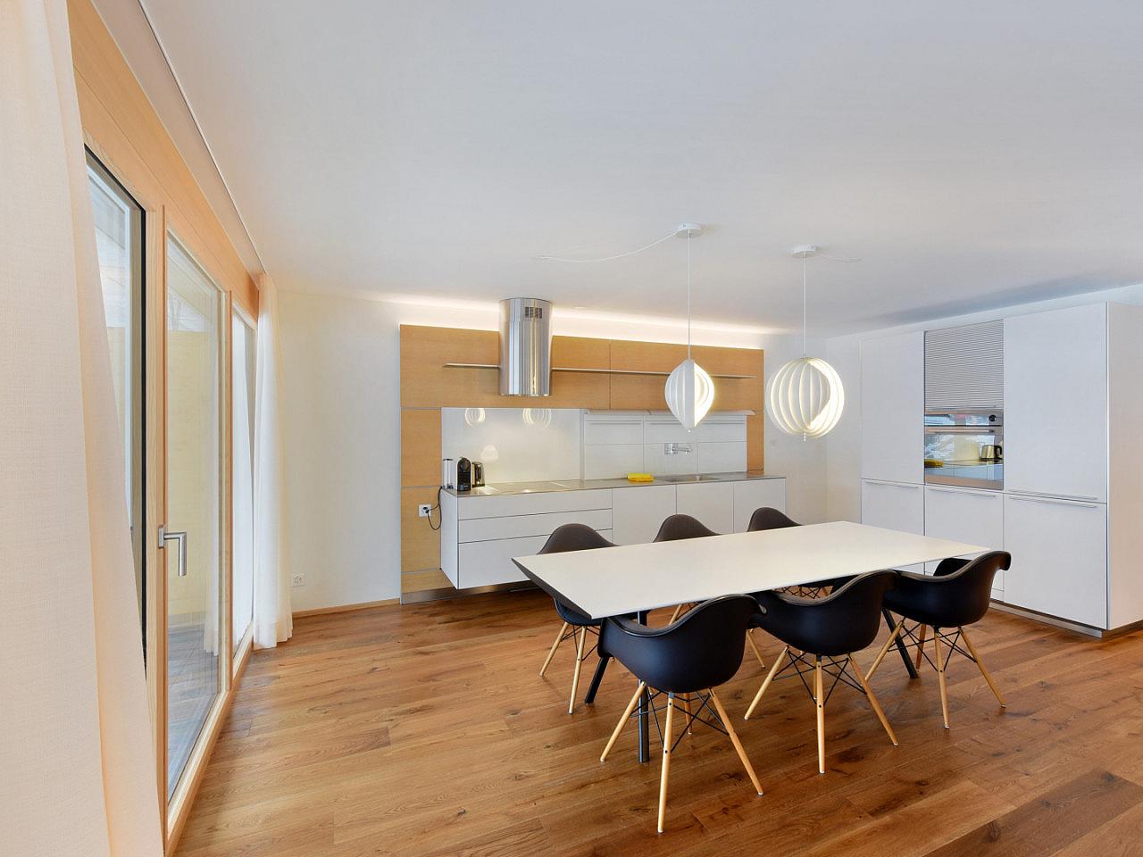 Deluxe 2-Bedroom Apartment - 14