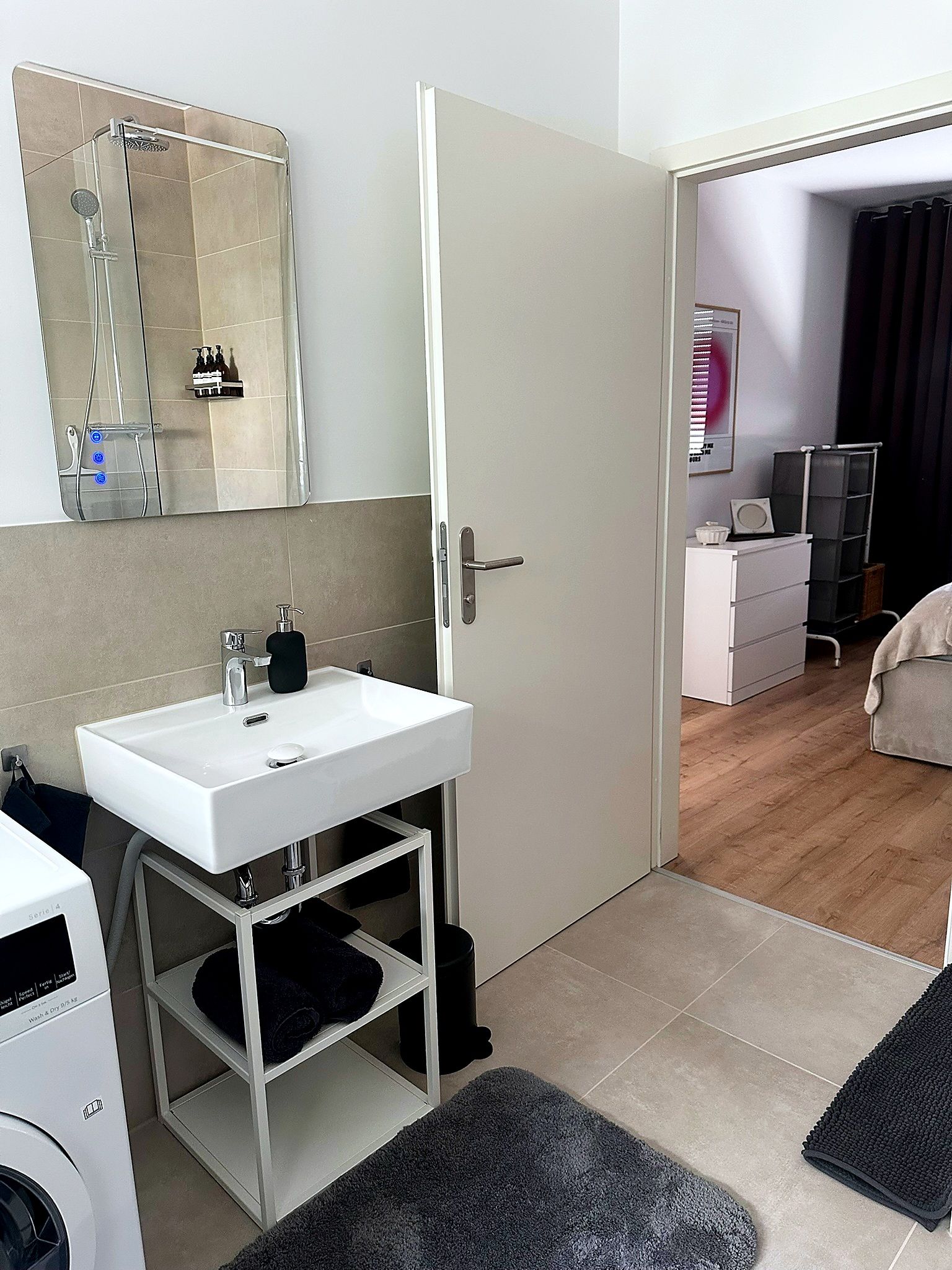 Quiet, Comfortable Apartment In A Prime Location - 10