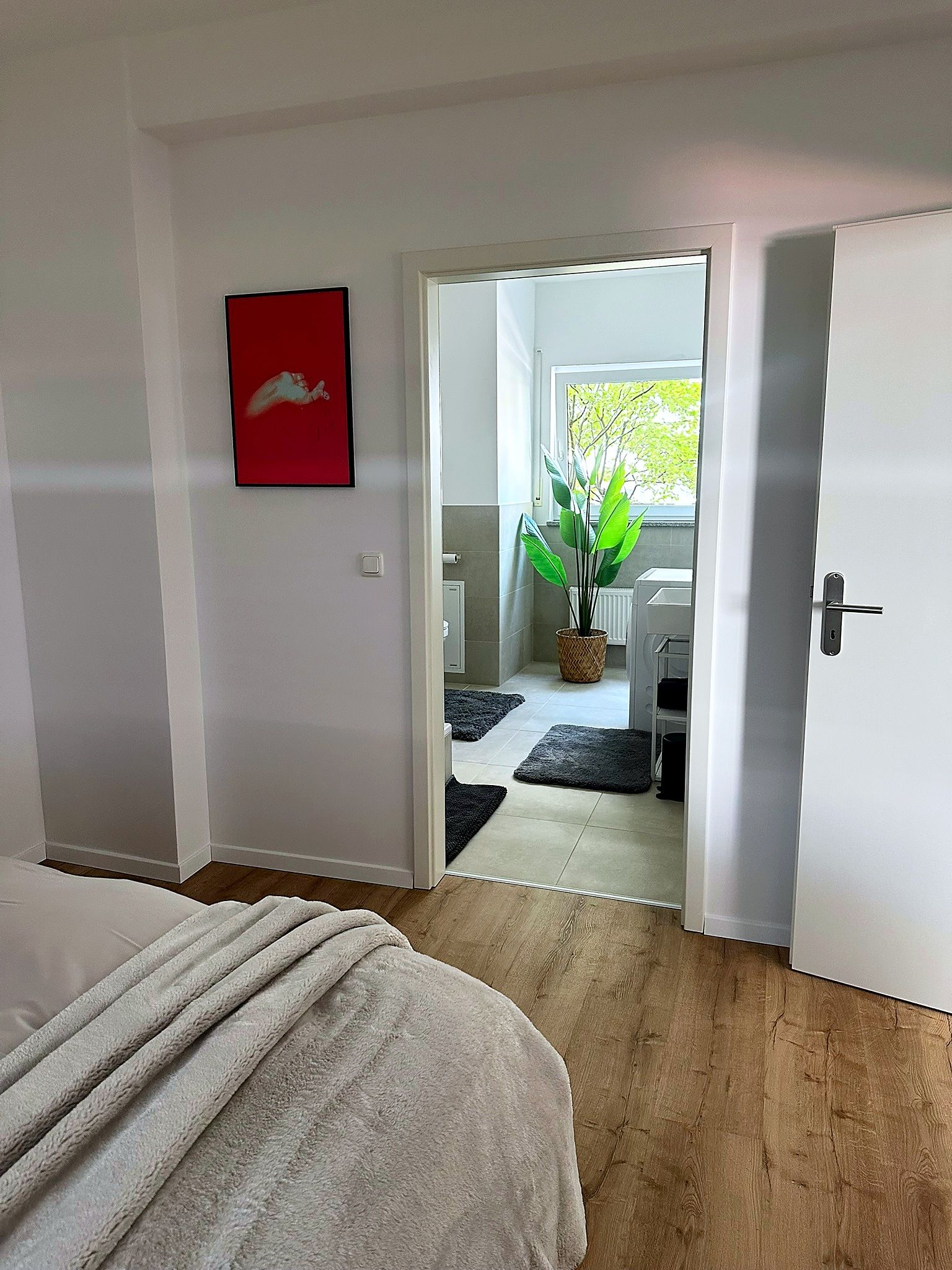 Quiet, Comfortable Apartment In A Prime Location - 31