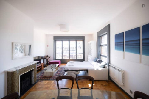 Brilliant 2-bedroom flat in Isola