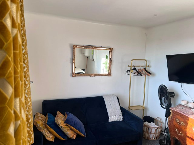 Studio - 17