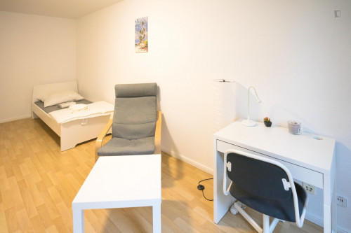 Cozy single bedroom in a 3-bedroom apartment near Elbruchstraße transport station - Gallery - 18