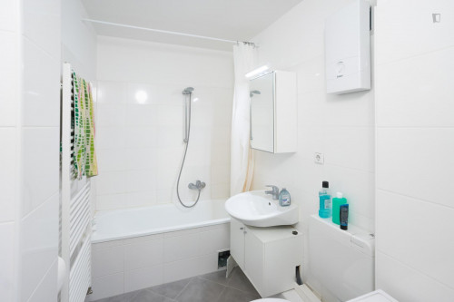 Cozy single bedroom in a 3-bedroom apartment near Elbruchstraße transport station
