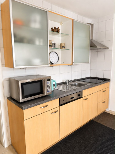 Bright, light-filled apartment with parking – Prime location near airport - Gallery - 6