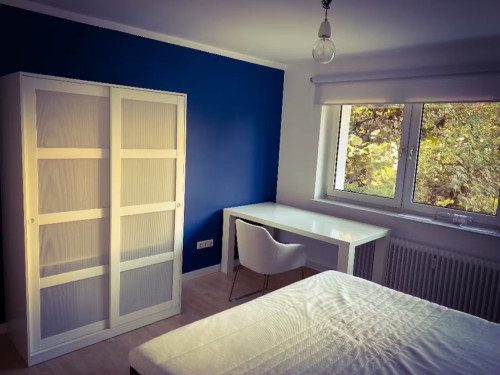 Spacious room near Nordend West