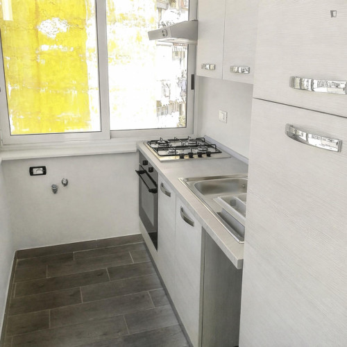 Singe Bedroom in Shared Apartment in Naples, near Policlinico
