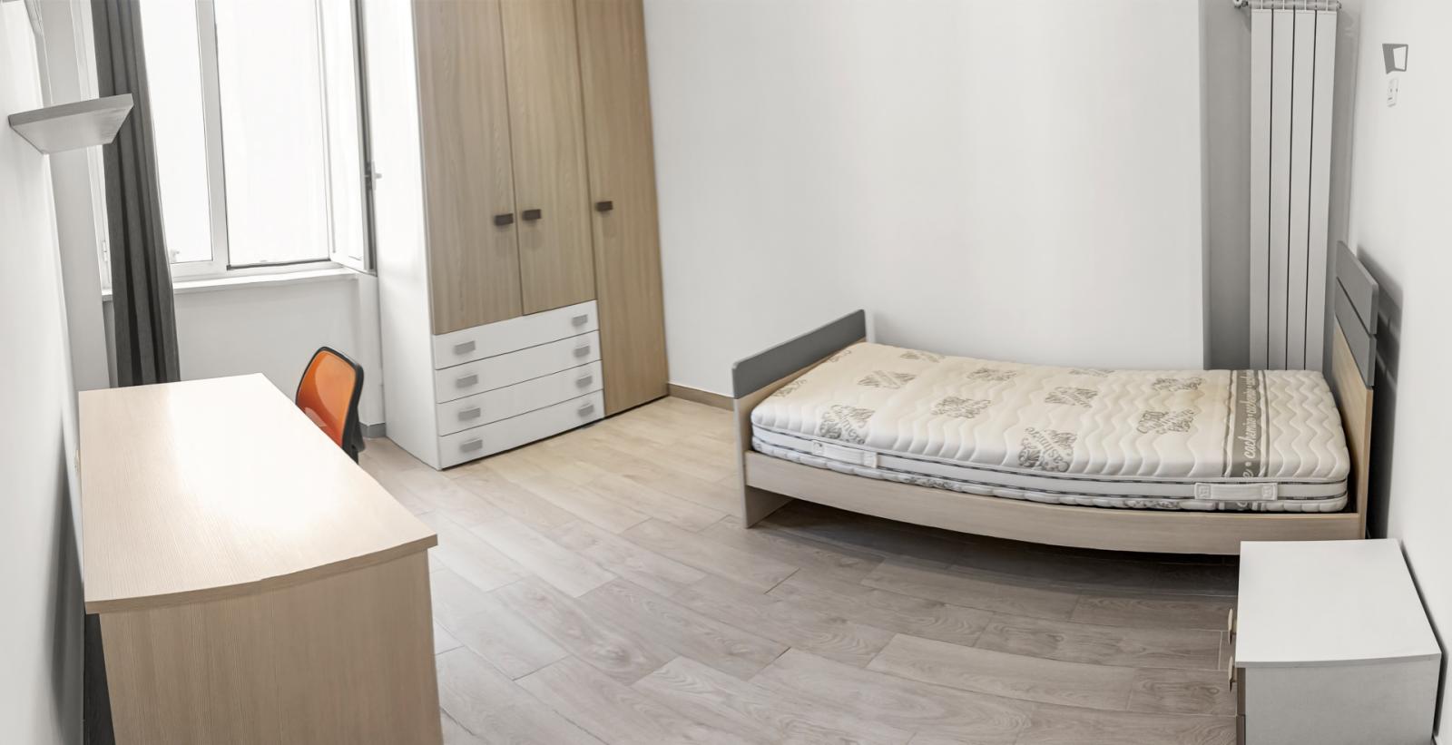 Singe Bedroom In Shared Apartment In Naples, Near Policlinico - 1