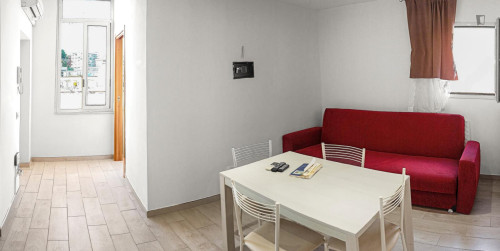 Singe Bedroom in Shared Apartment in Naples, near Policlinico