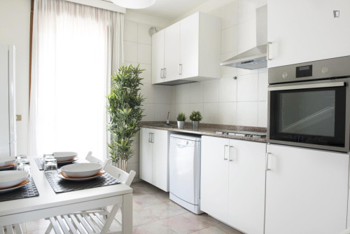 Bright double bedroom in Porta Romana