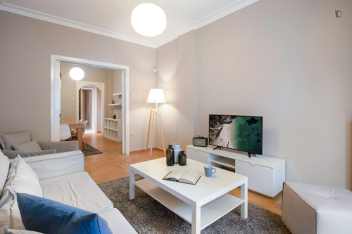 Inviting 3-bedroom flat near the Alba Graduate Business School - Gallery - 15