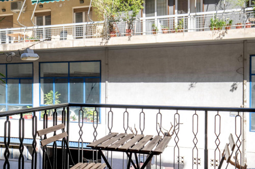 Comfortable 2-bedroom flat near the University of Economics and Business