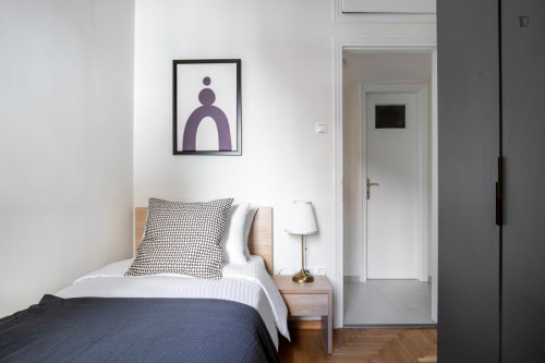Comfortable 2-bedroom flat near the University of Economics and Business - Gallery - 5