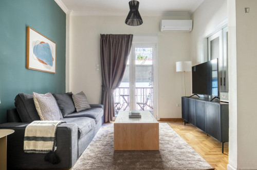 Comfortable 2-bedroom flat near the University of Economics and Business - Gallery - 16