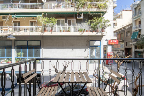 Comfortable 2-bedroom flat near the University of Economics and Business