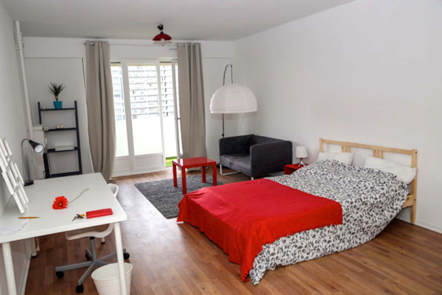 Spacious Luminous Bedroom - 24m² - ST13 - 1