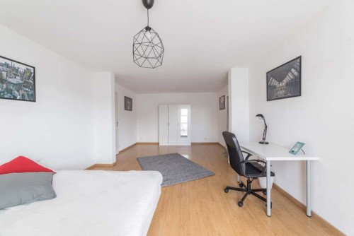 Spacious bright room - 20m² - ST57