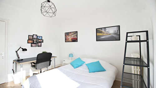 Very luminous room - 12m² - TO7