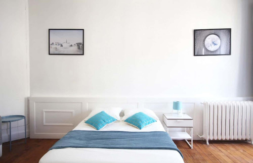 Large bright room - 26m² - BO10