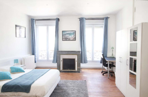 Large bright room - 26m² - BO10