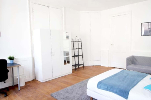 Large bright room - 26m² - BO10