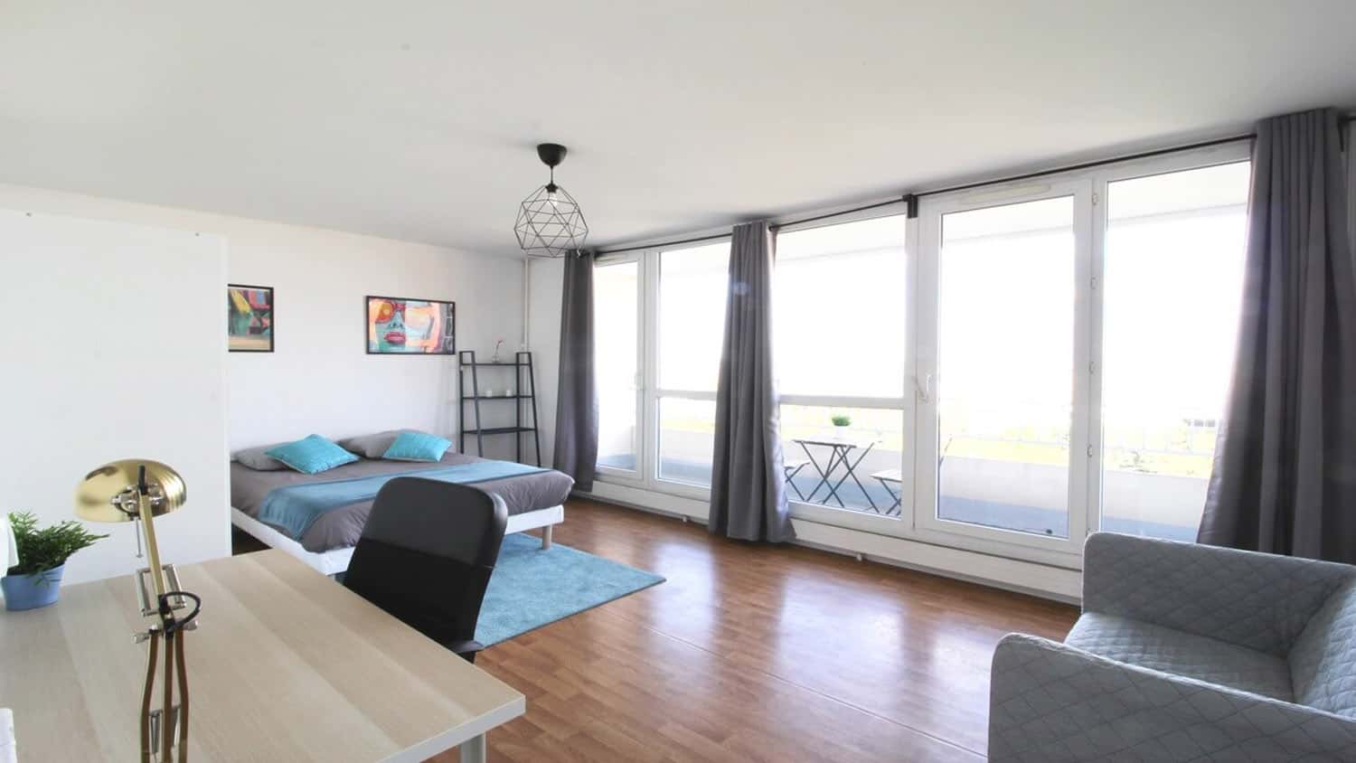 Large Luminous Room - 19m² - NTR1 - 1